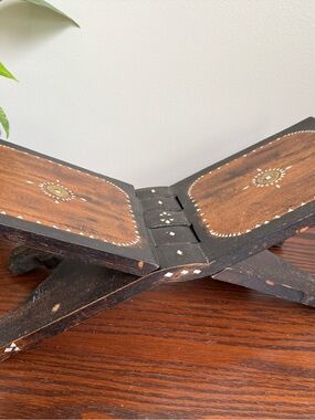 Vintage Wood Shelf Book Quaran Stand Foldable with Inlay - Black & Brown